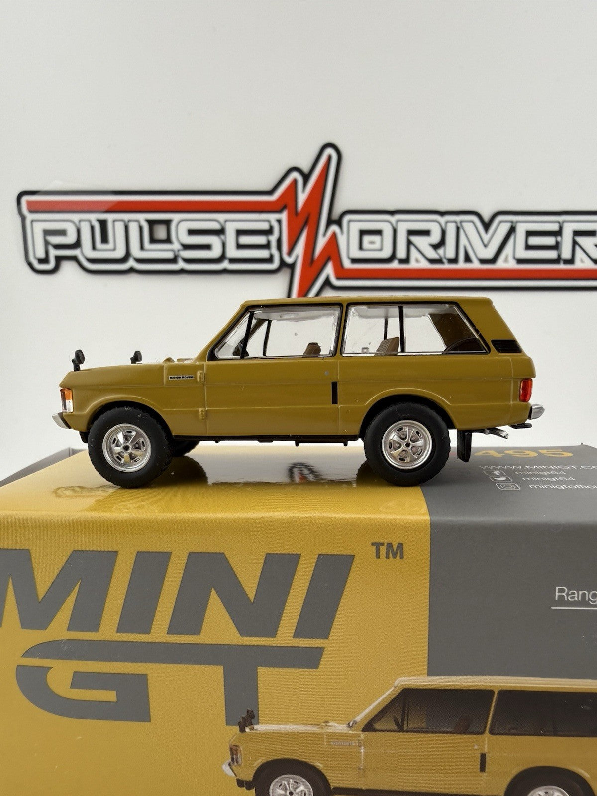 Range Rover 1971 Bahama Gold   Mini GT MGT 00495   Open Box1