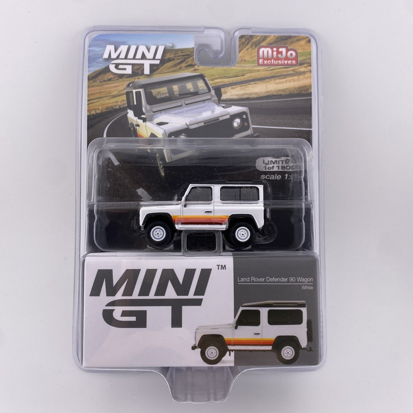 Land Rover Defender 90 Wagon White   Mini GT MGT 003781