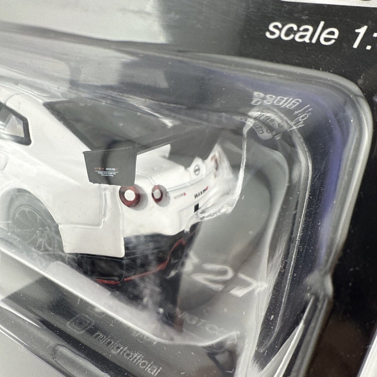 Nissan GT R NISMO GT3 White   Mini GT MGT 00327 2018 Presentation5