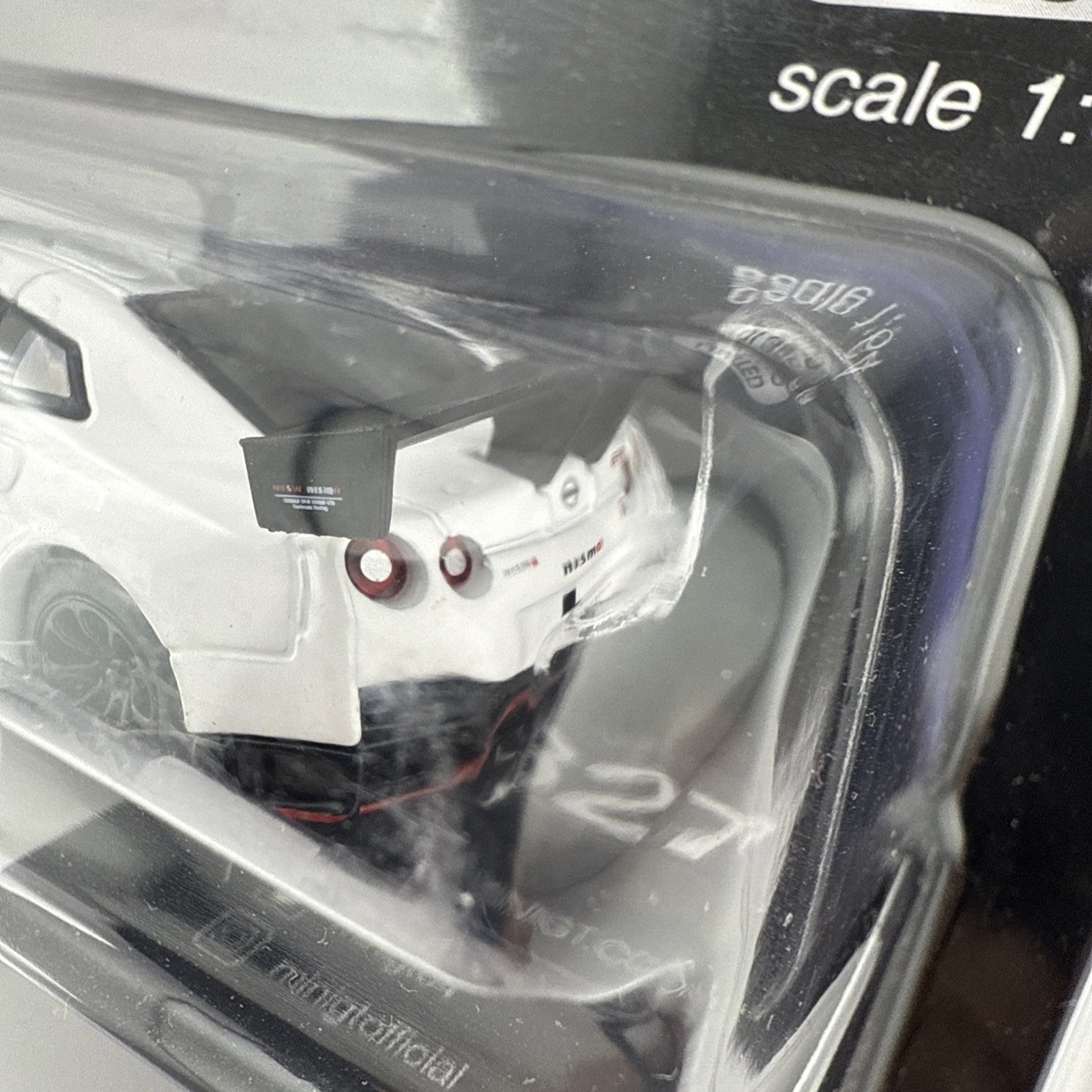 Nissan GT R NISMO GT3 White   Mini GT MGT 00327 2018 Presentation5