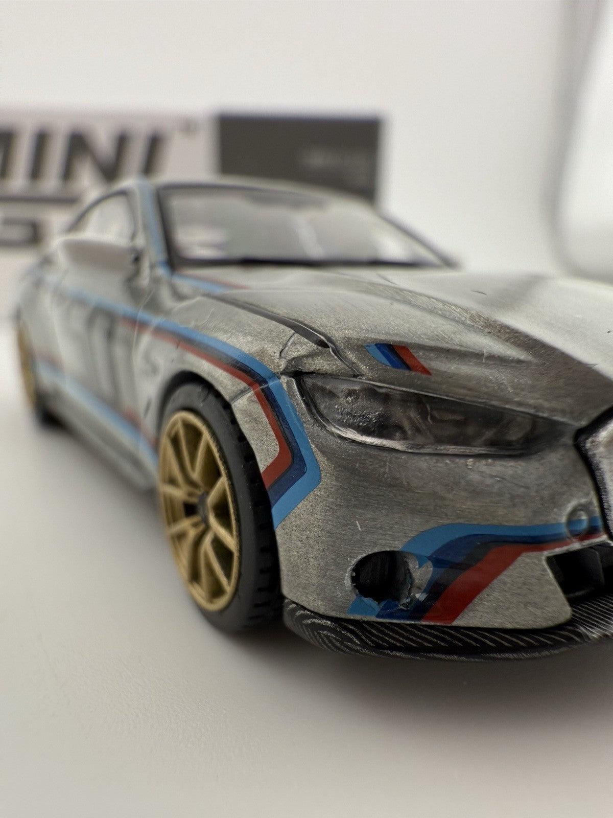 Chase   BMW 3.0 CSL Mini GT MGT 008639