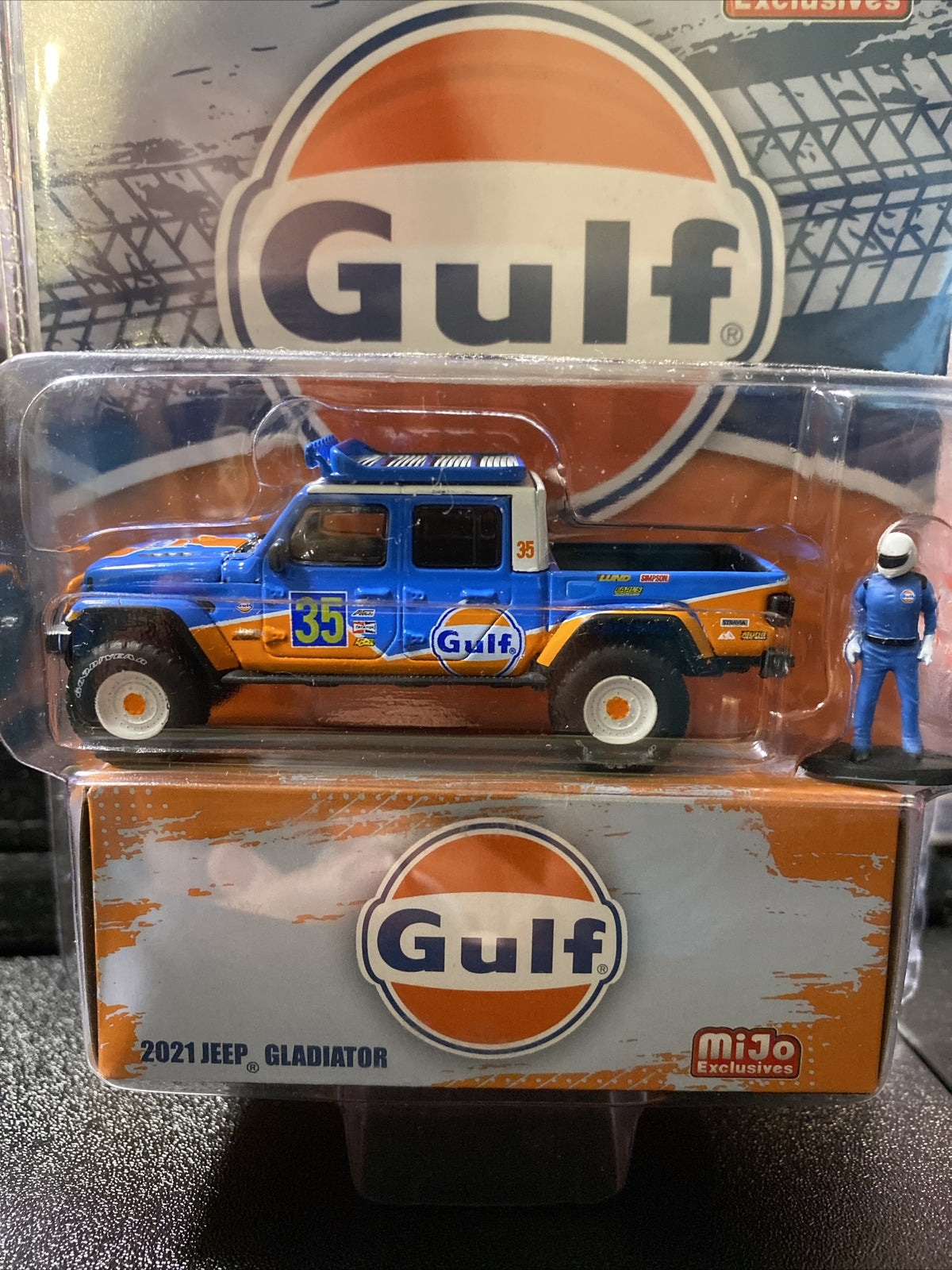 Greenlight 2021  Jeep Gladiator GULF  1:64 Mijo Exclusive with Figure5