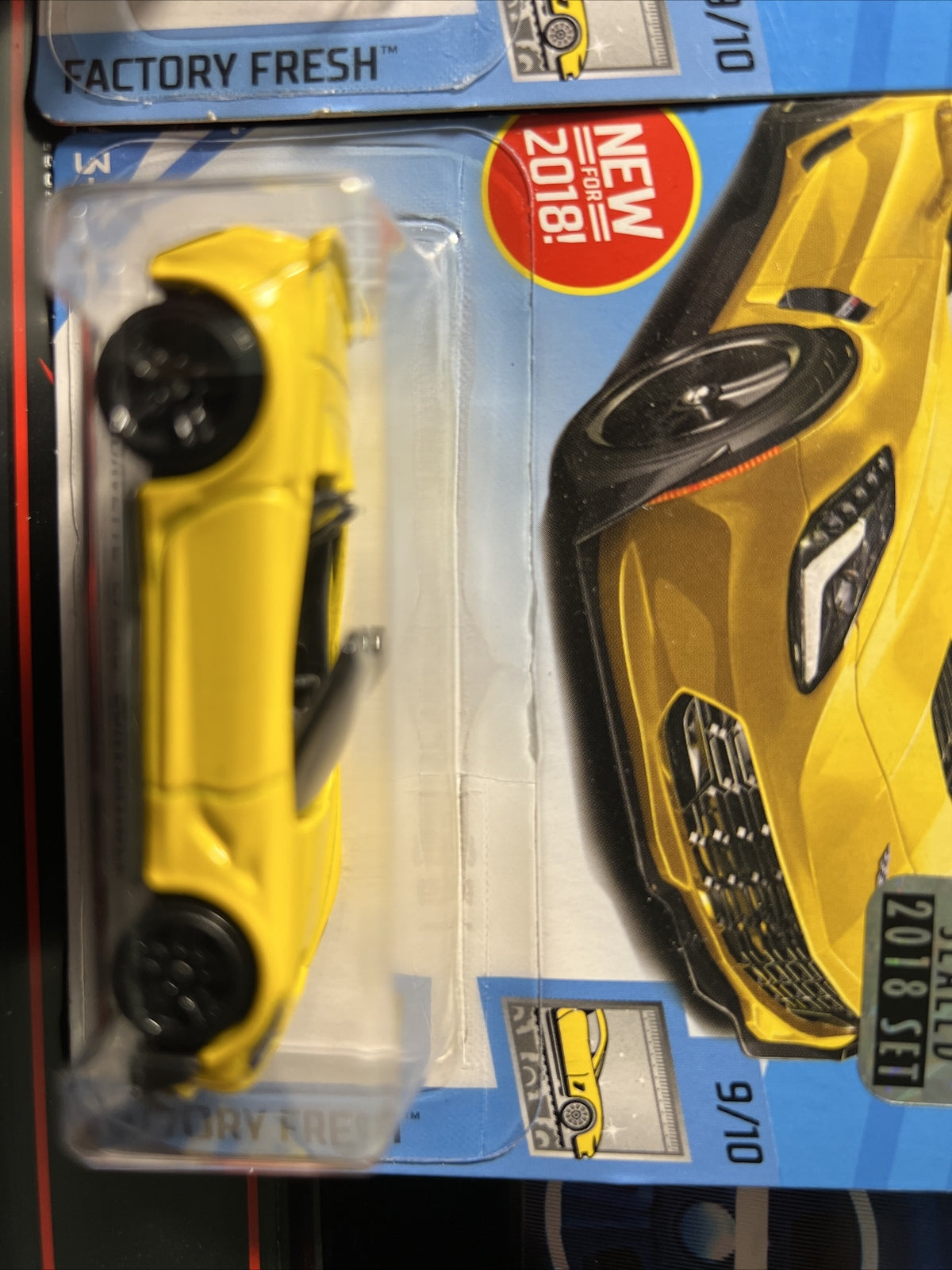 2ea Hot Wheels Corvette C7 Z06 Convertible Blue and Yellow11