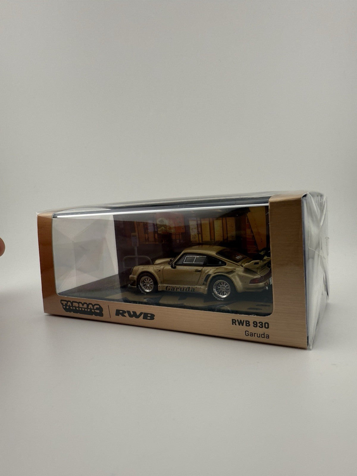 RWB 930 Gold   Tarmac Works T64 015 GA Garuda3