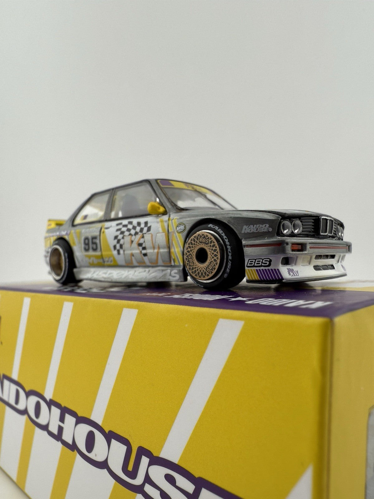 Chase   BMW M3 E30 Kaido KW KHMG194 Kaido House x Mini GT3