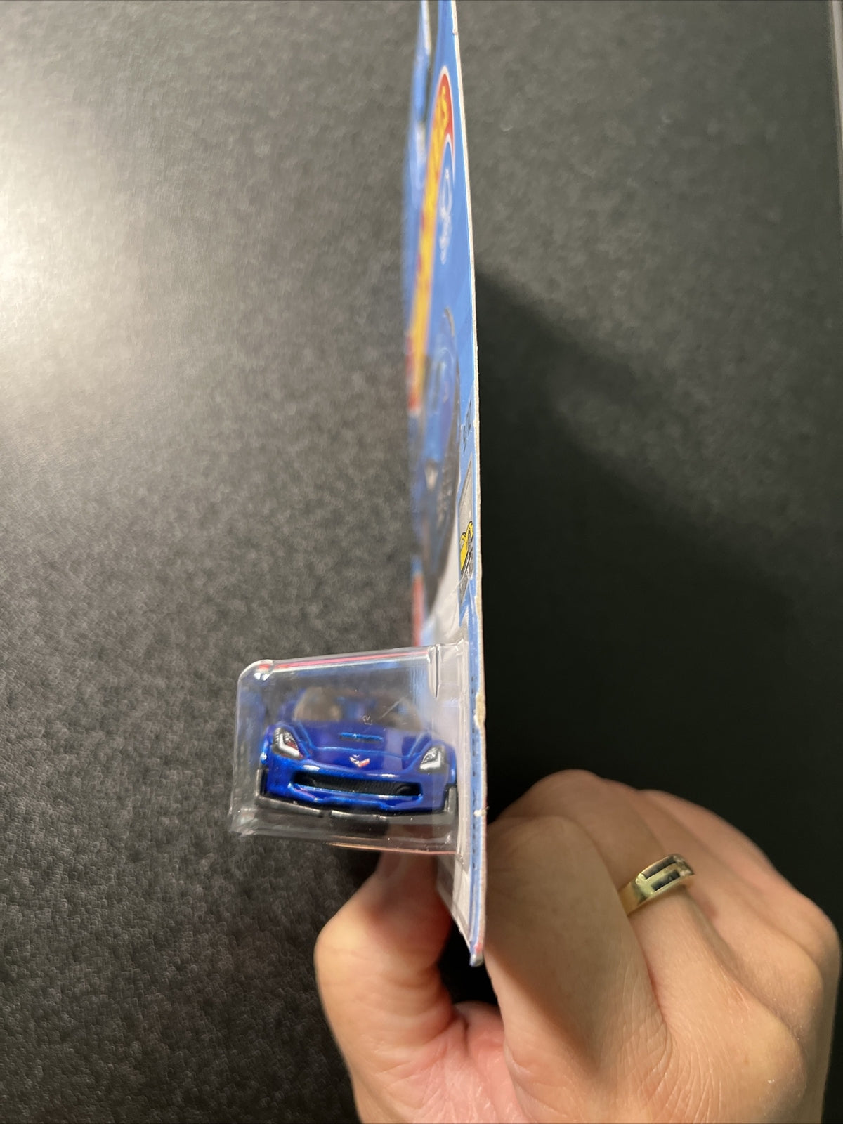 2ea Hot Wheels Corvette C7 Z06 Convertible Blue and Yellow6
