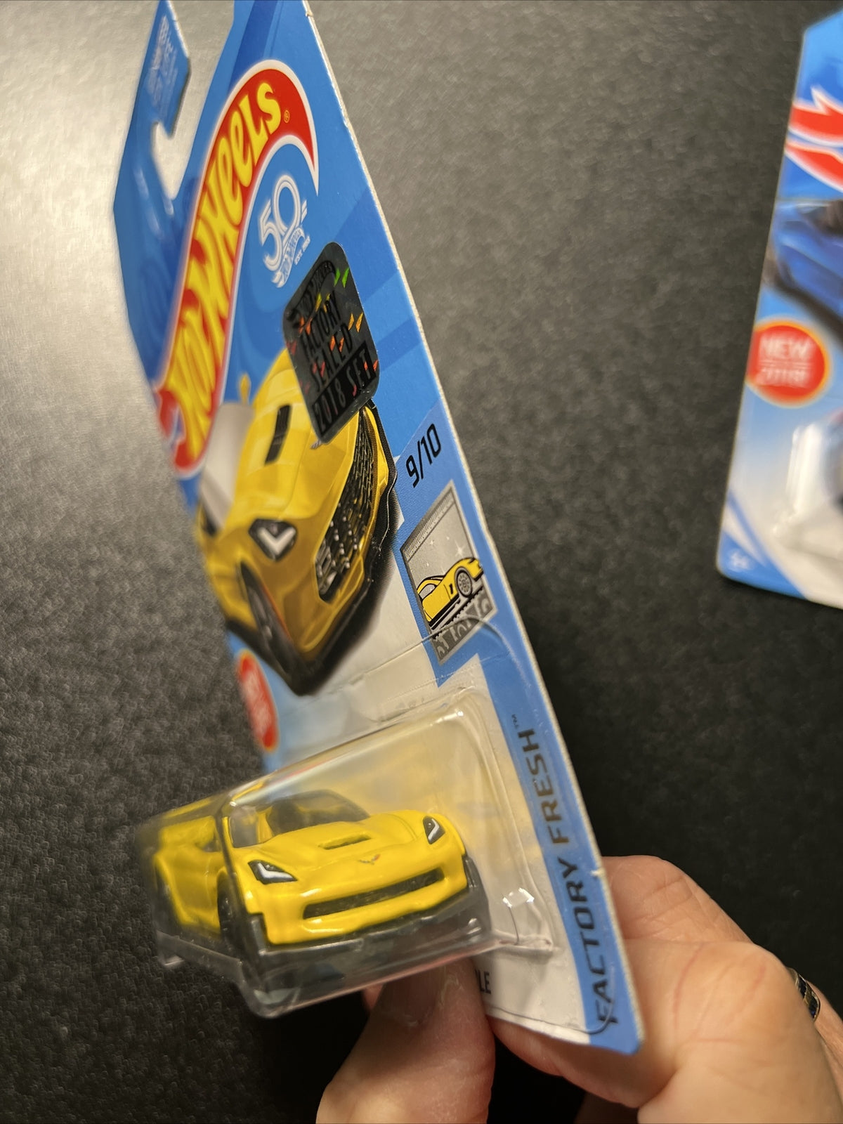2ea Hot Wheels Corvette C7 Z06 Convertible Blue and Yellow8