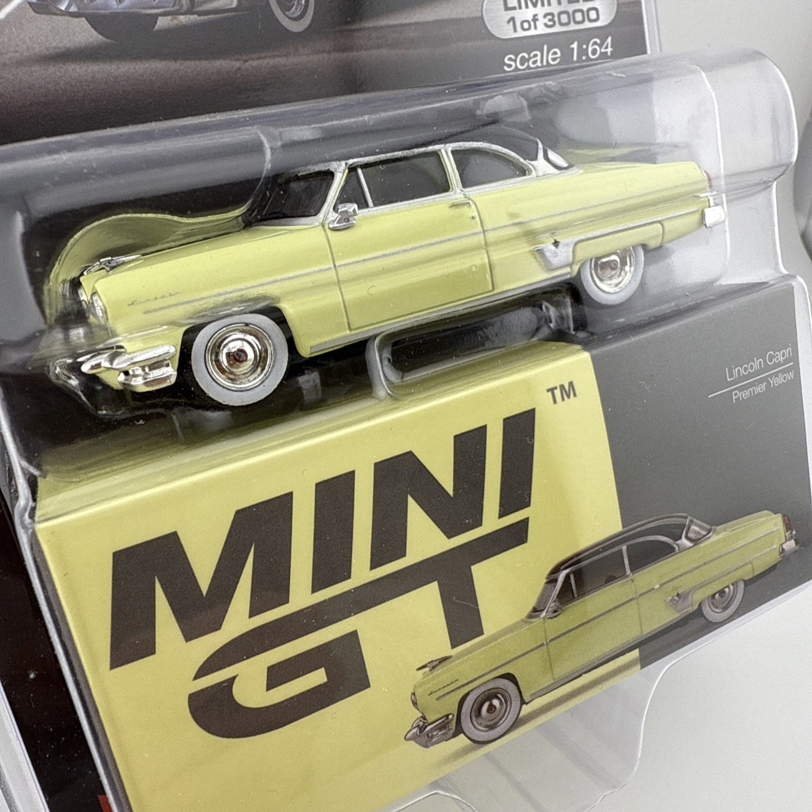Lincoln Capri Premier   Mini GT MGT 005614