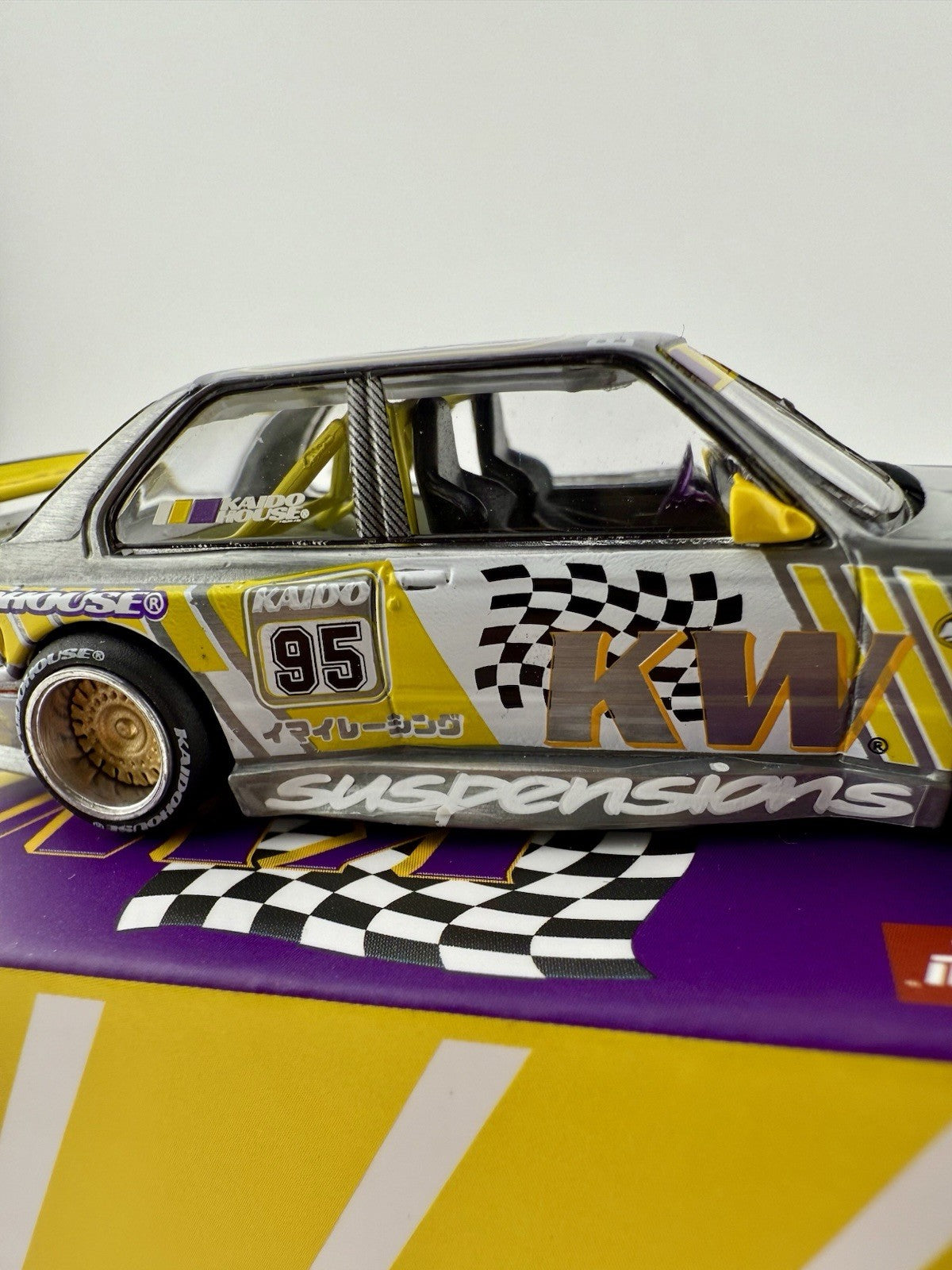 Chase   BMW M3 E30 Kaido KW KHMG194 Kaido House x Mini GT5
