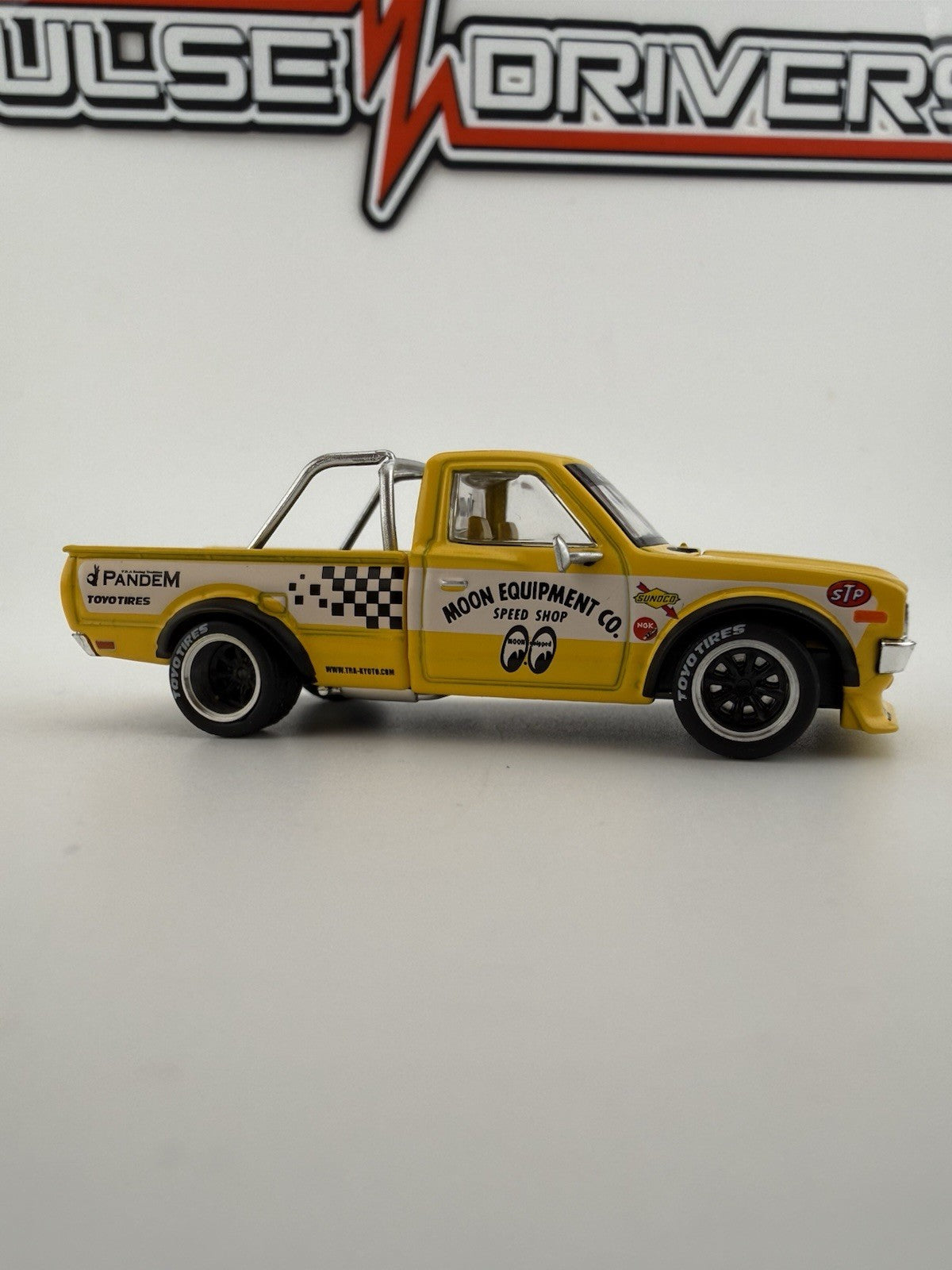 Pandem Datsun 620 pickup Mooneyes Yellow Poprace PR64-0250 Open Box4