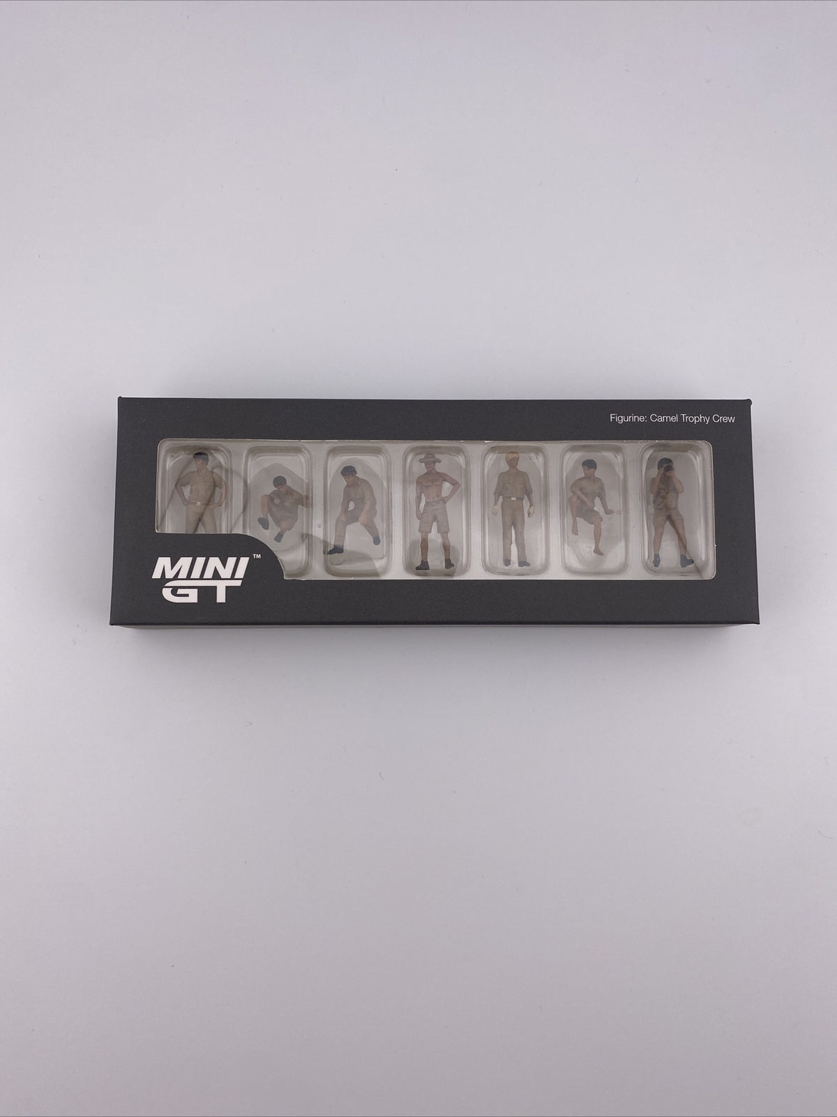 Figurine:   Tan   Mini GT   MGTAC 17 Camel Trophy Crew0