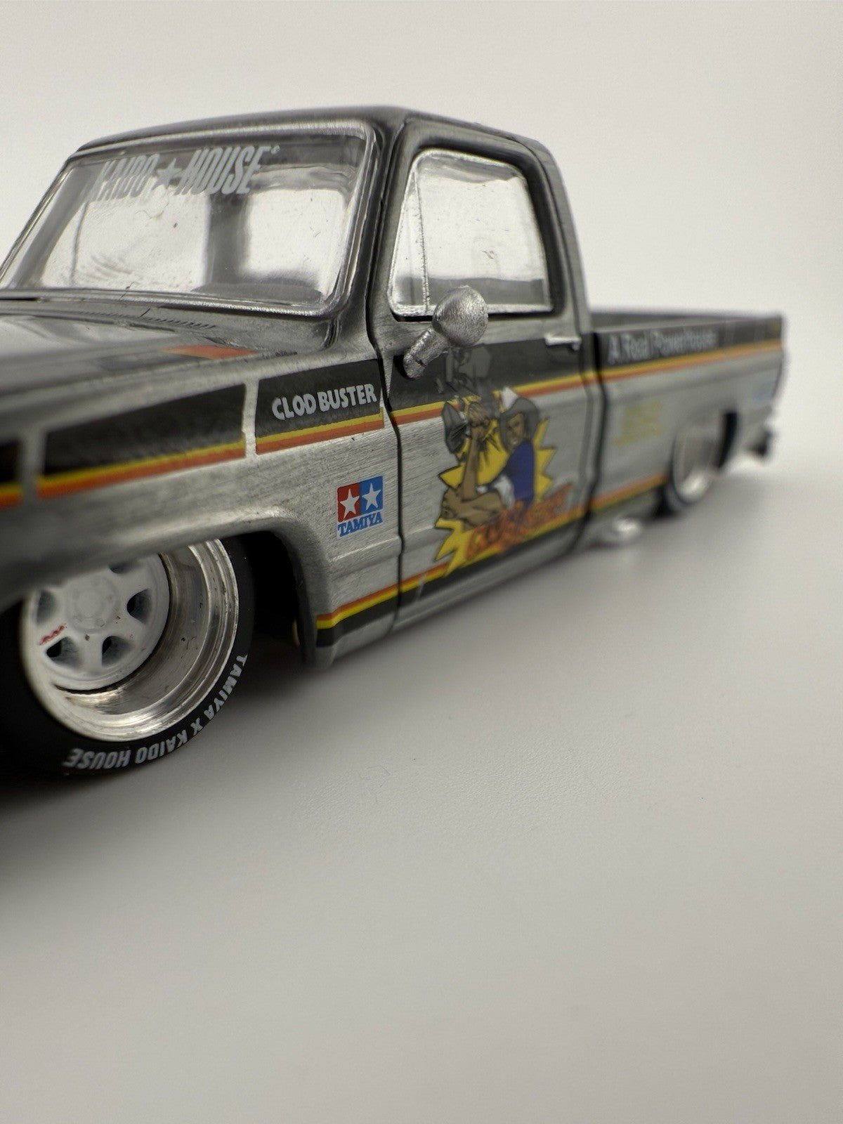 Chase   Chevrolet Silverado Kaido House Mini GT KHMG 130 Tamiya Clod Buster6