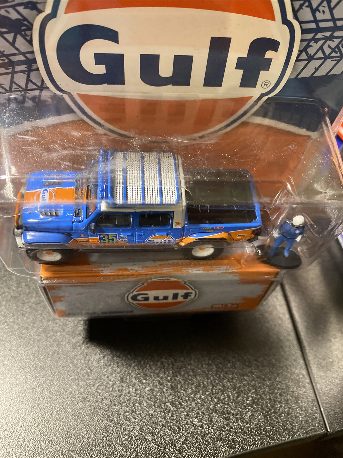 Greenlight 2021  Jeep Gladiator GULF  1:64 Mijo Exclusive with Figure6