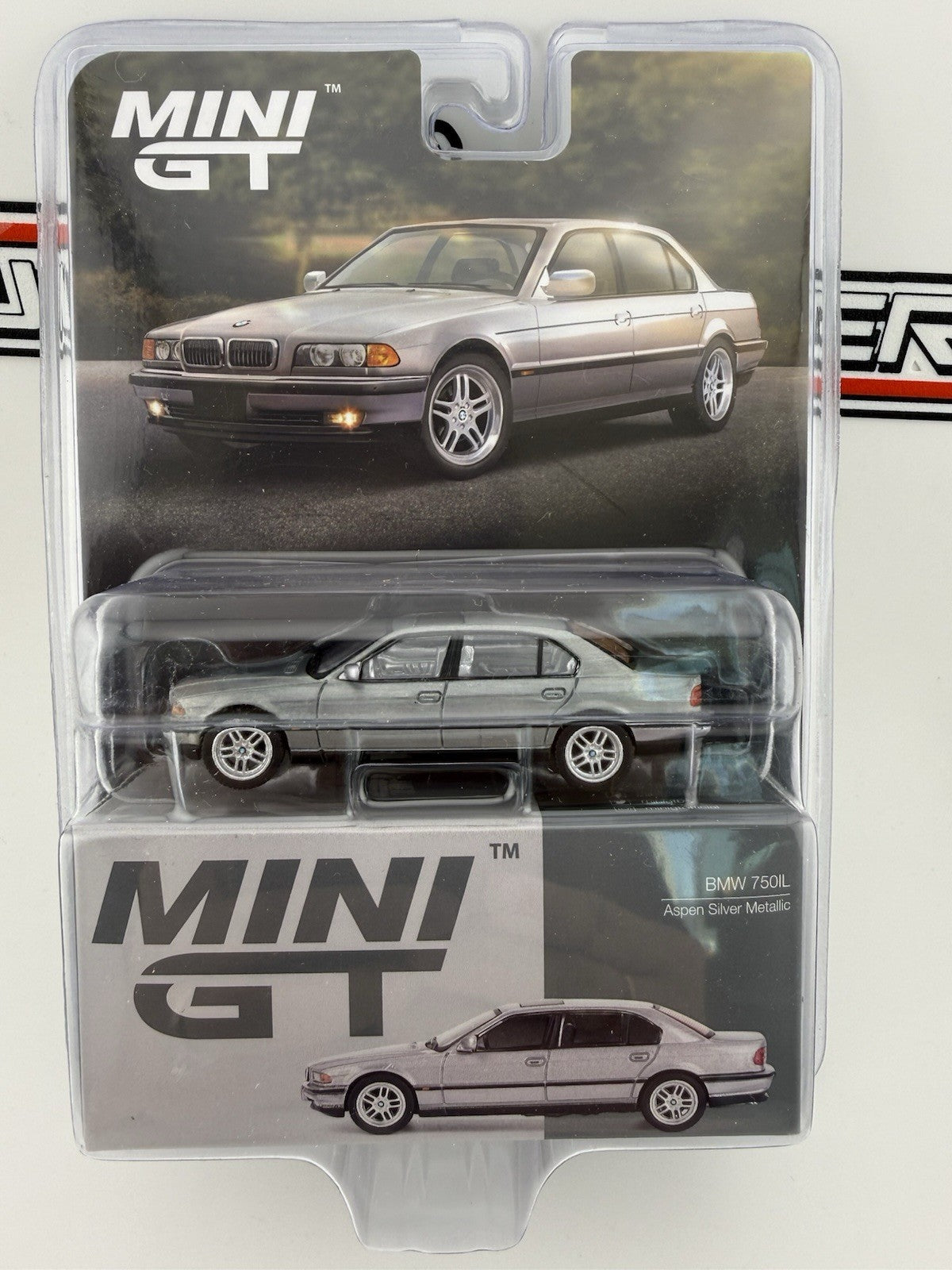 Chase   BMW 750iL Aspen Silver Metallic   Mini GT MGT 007921