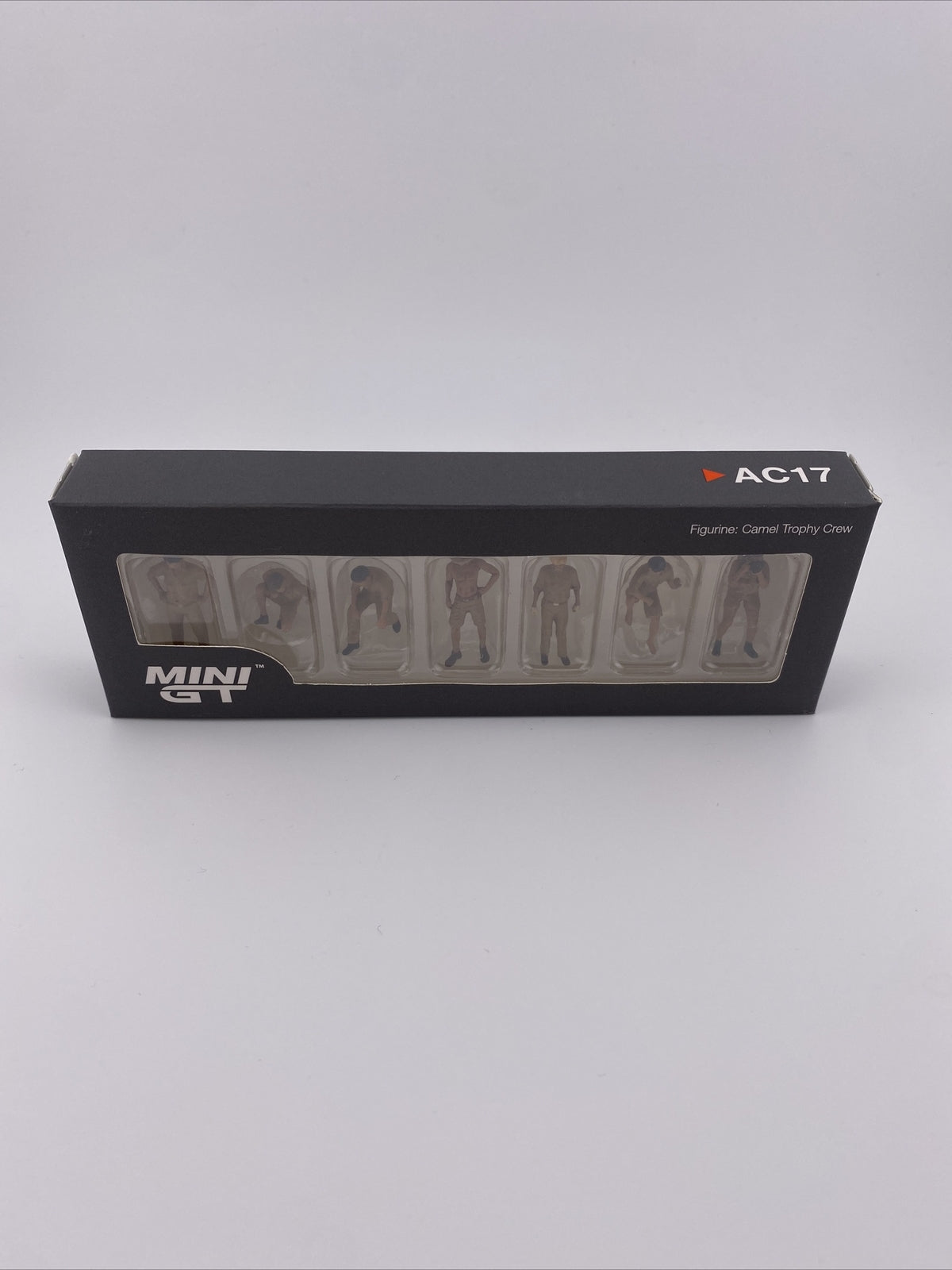 Figurine:   Tan   Mini GT   MGTAC 17 Camel Trophy Crew4
