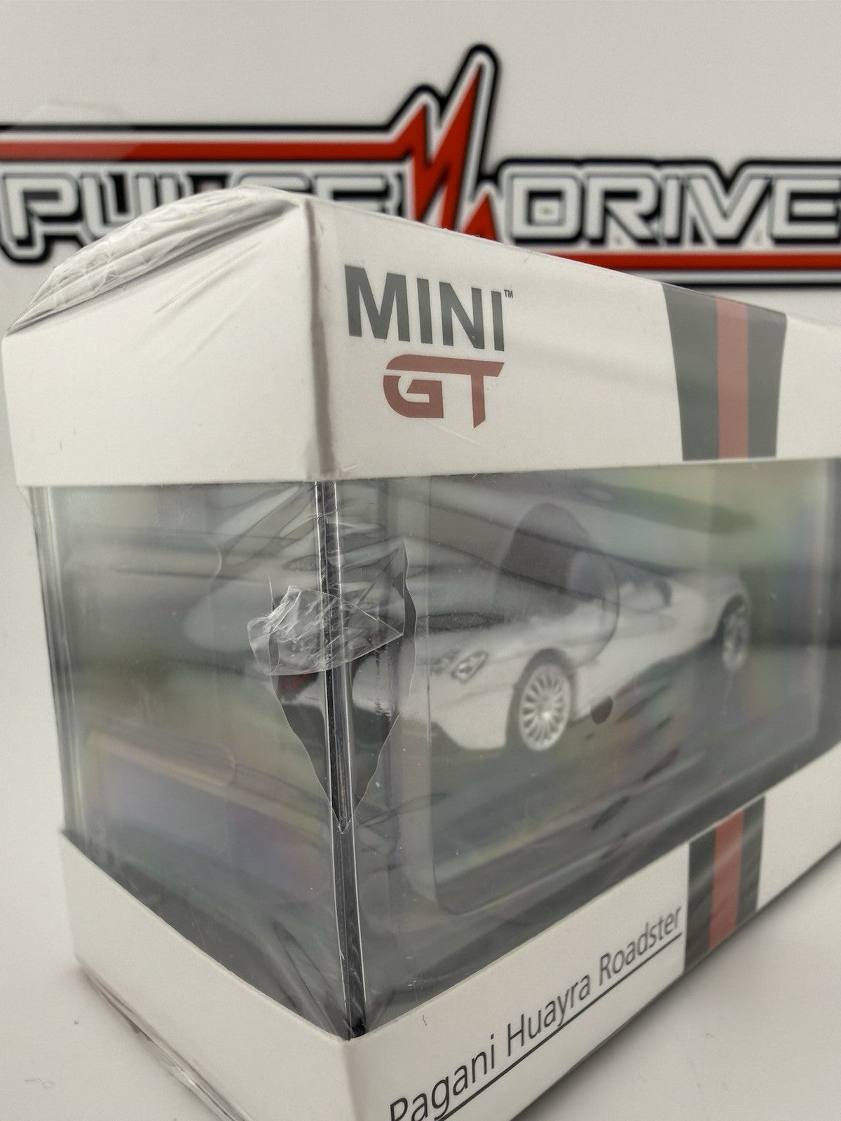 Pagani Huayra Roadster White   Mini GT MGT 00053 w/ Carbon Red Stripe2