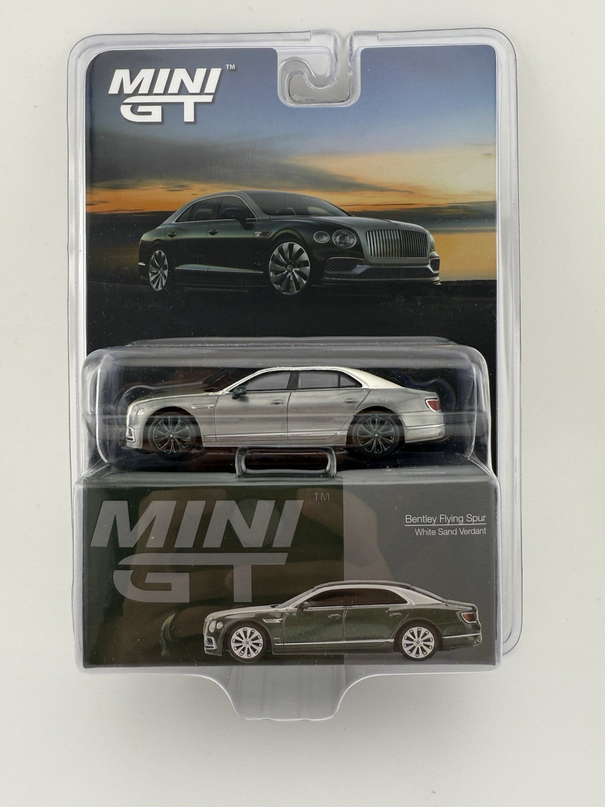 Chase   Bentley Flying Spur White Sand Verdant   Mini GT MGT 008671