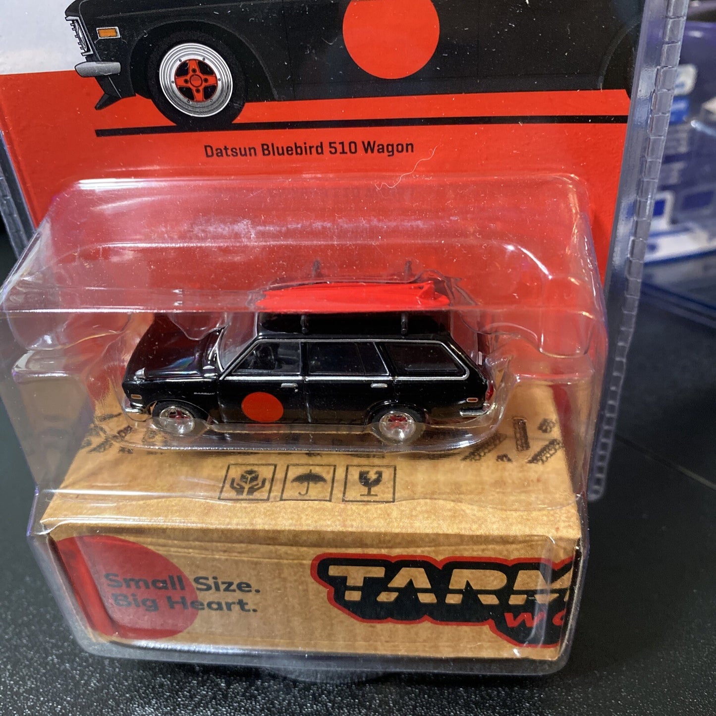 Datsun Bluebird 510 Wagon BLACK W/SURFBOARD 1/64 TARMAC WORKS5
