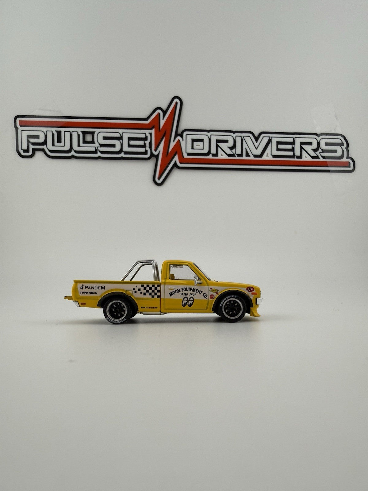 Pandem Datsun 620 pickup Mooneyes Yellow Poprace PR64-0250 Open Box8