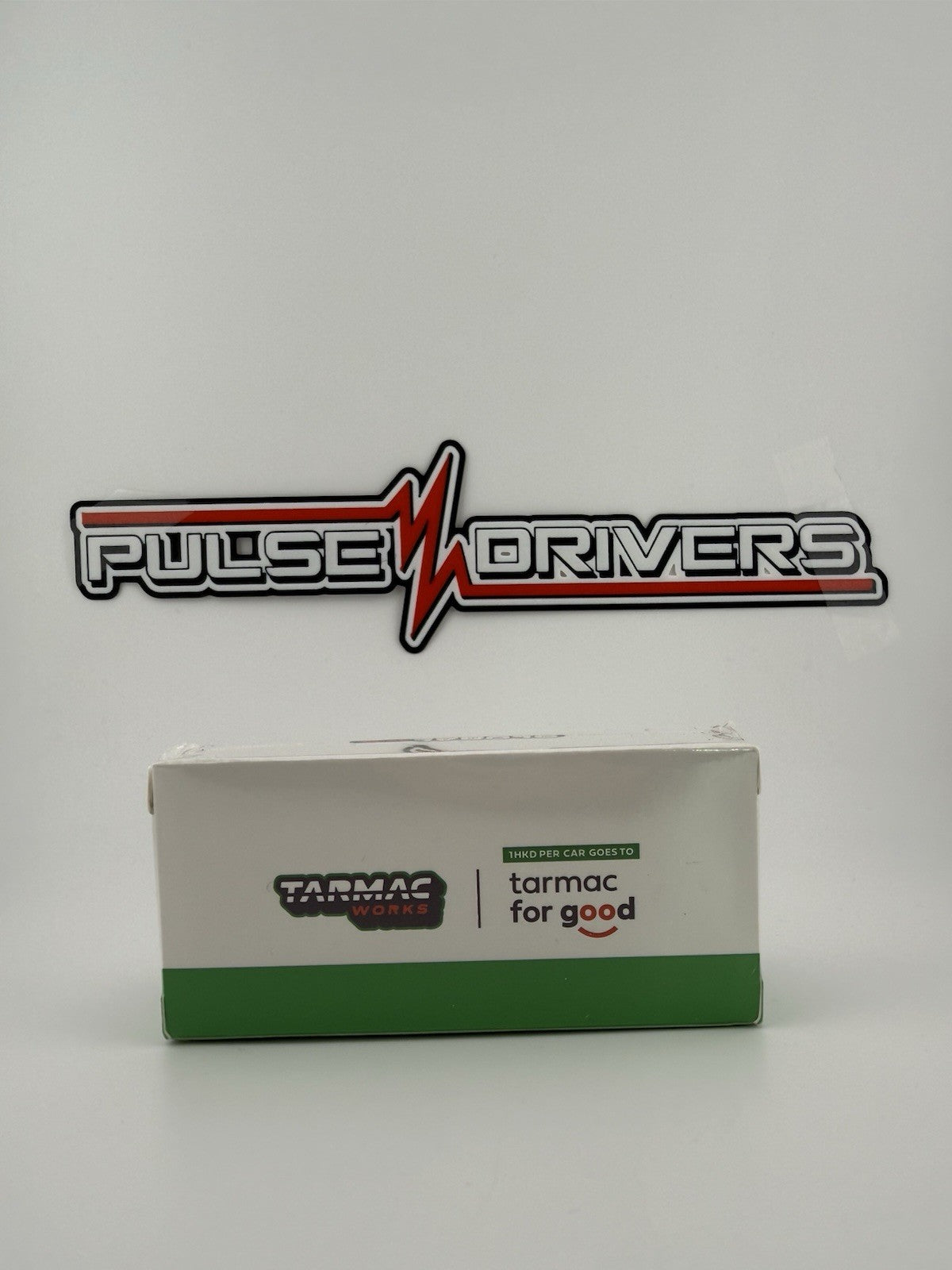 Alfa Romeo Giulia GTAM White w/Green Stripes Tarmac Works T64G TL031 MWG Sealed4