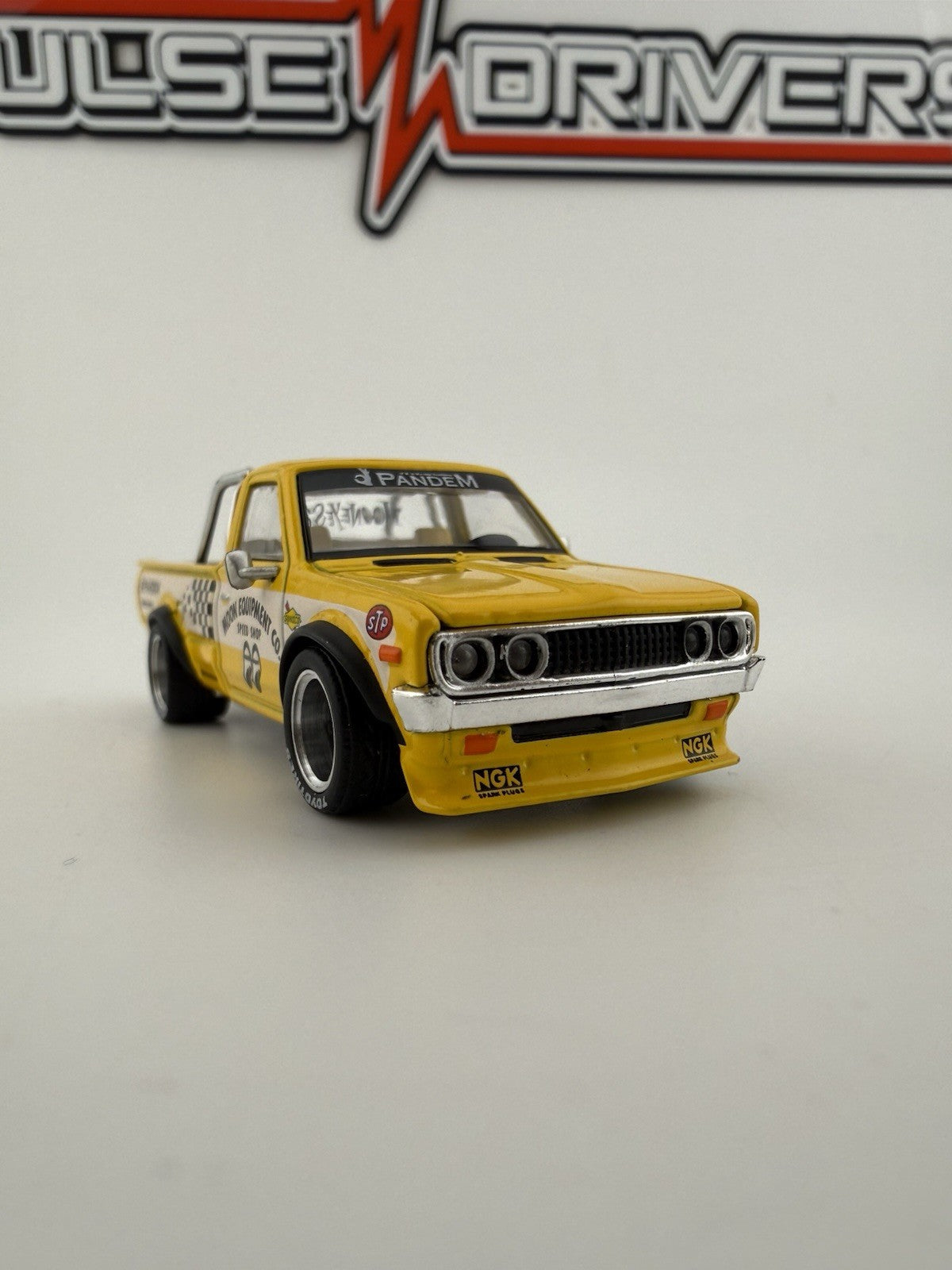 Pandem Datsun 620 pickup Mooneyes Yellow Poprace PR64-0250 Open Box3