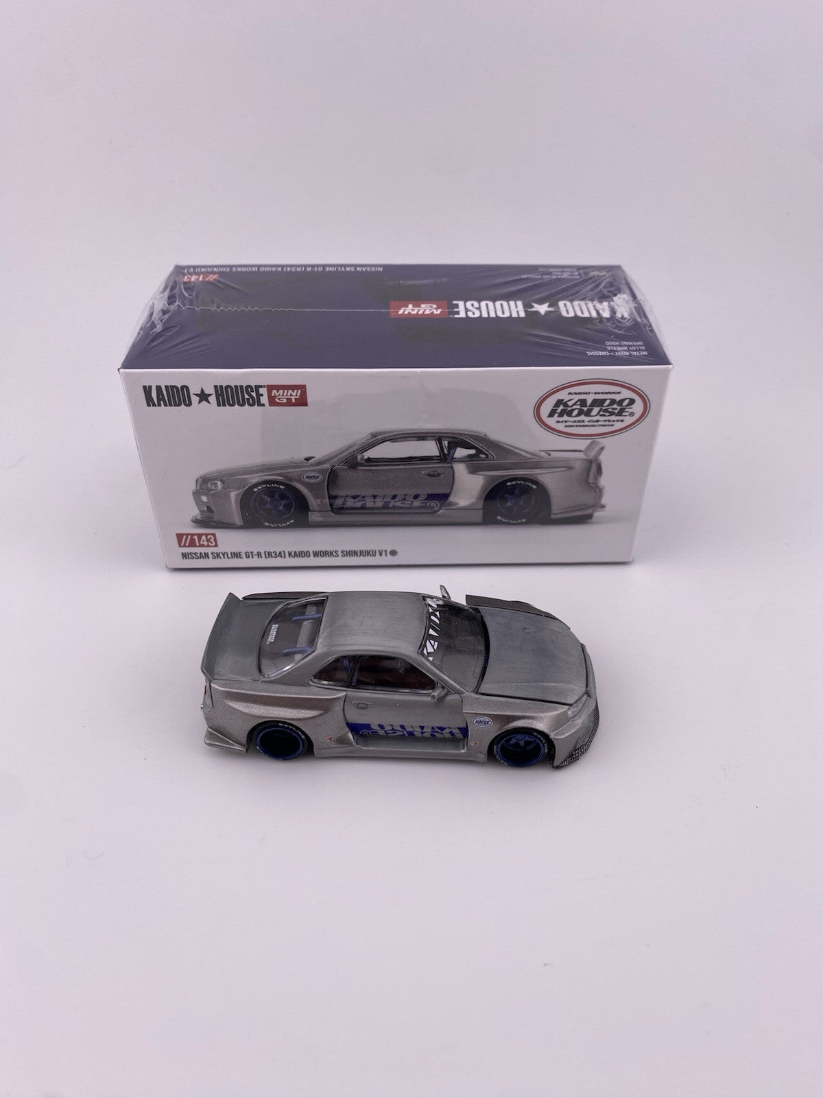 Chase   Nissan Skyline GT R (R34) Kaido House Shinjuku   Mini GT KHMG 1432