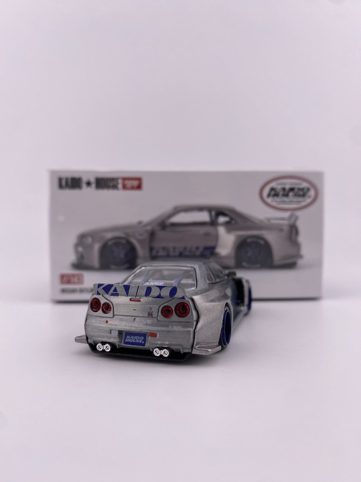 Chase   Nissan Skyline GT R (R34) Kaido House Shinjuku   Mini GT KHMG 1433